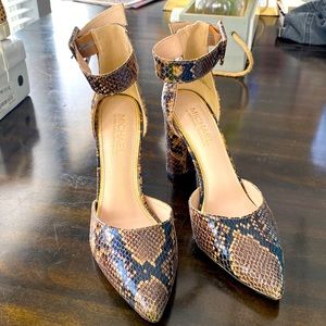 Women’s Sz 9 Michael Shannon Snakeskin ankle strap heels